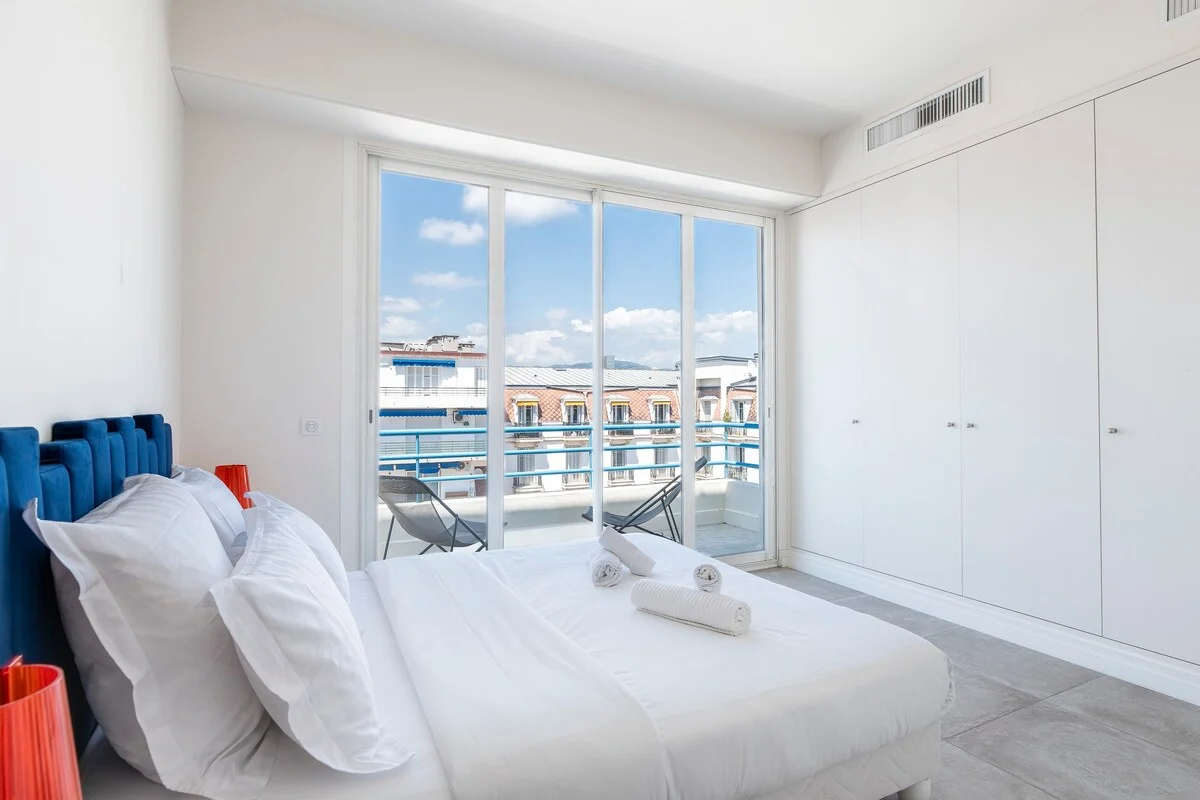 Chambre principale avec lit queen size