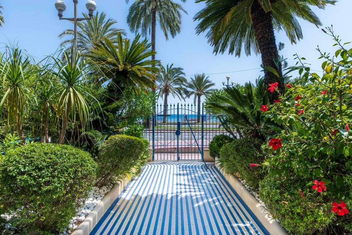 Cour d'entrée de l'immeuble prestige, Promenade des Anglais